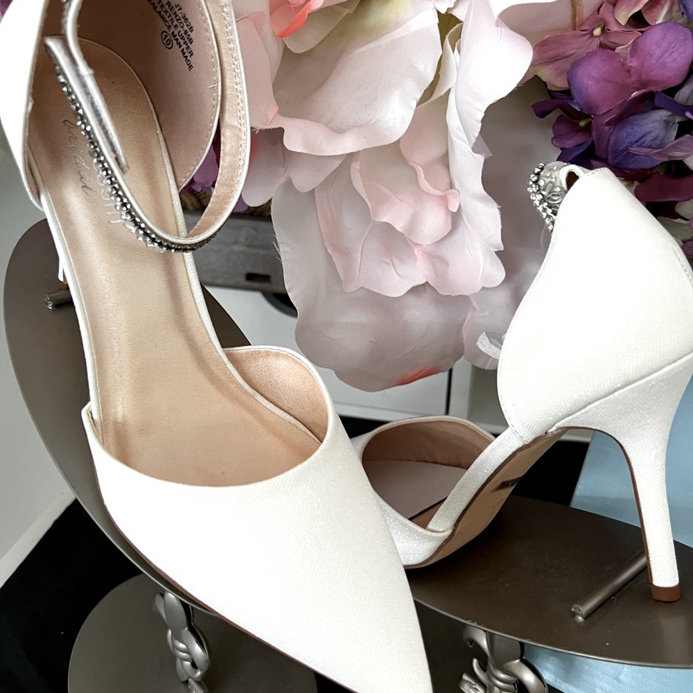 DeBlossom Bridal Shoe Renzo Pointed Toe Heel